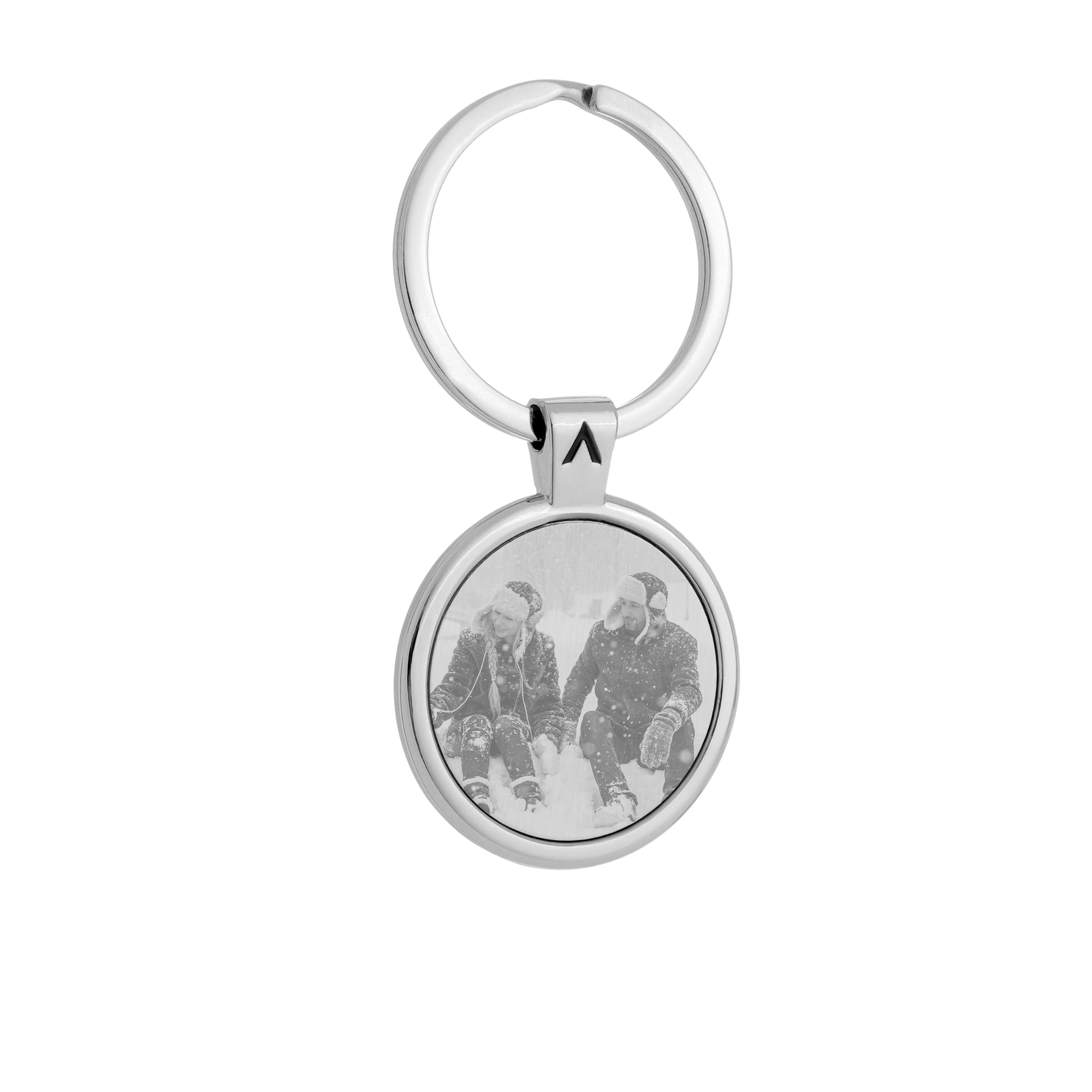 Round Keychain Engraved Couple in Snow